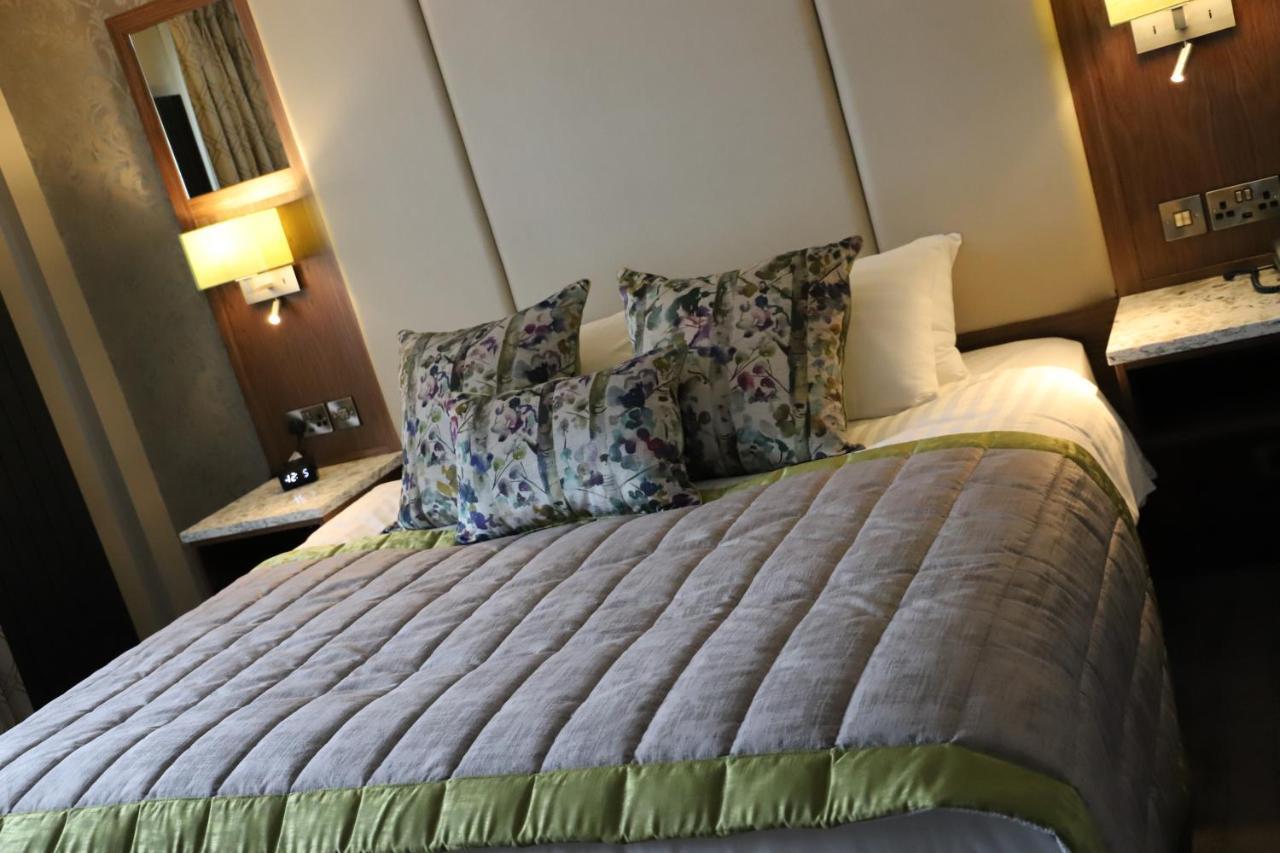 The Valley Hotel & Carriage Gardens Fivemiletown Ngoại thất bức ảnh
