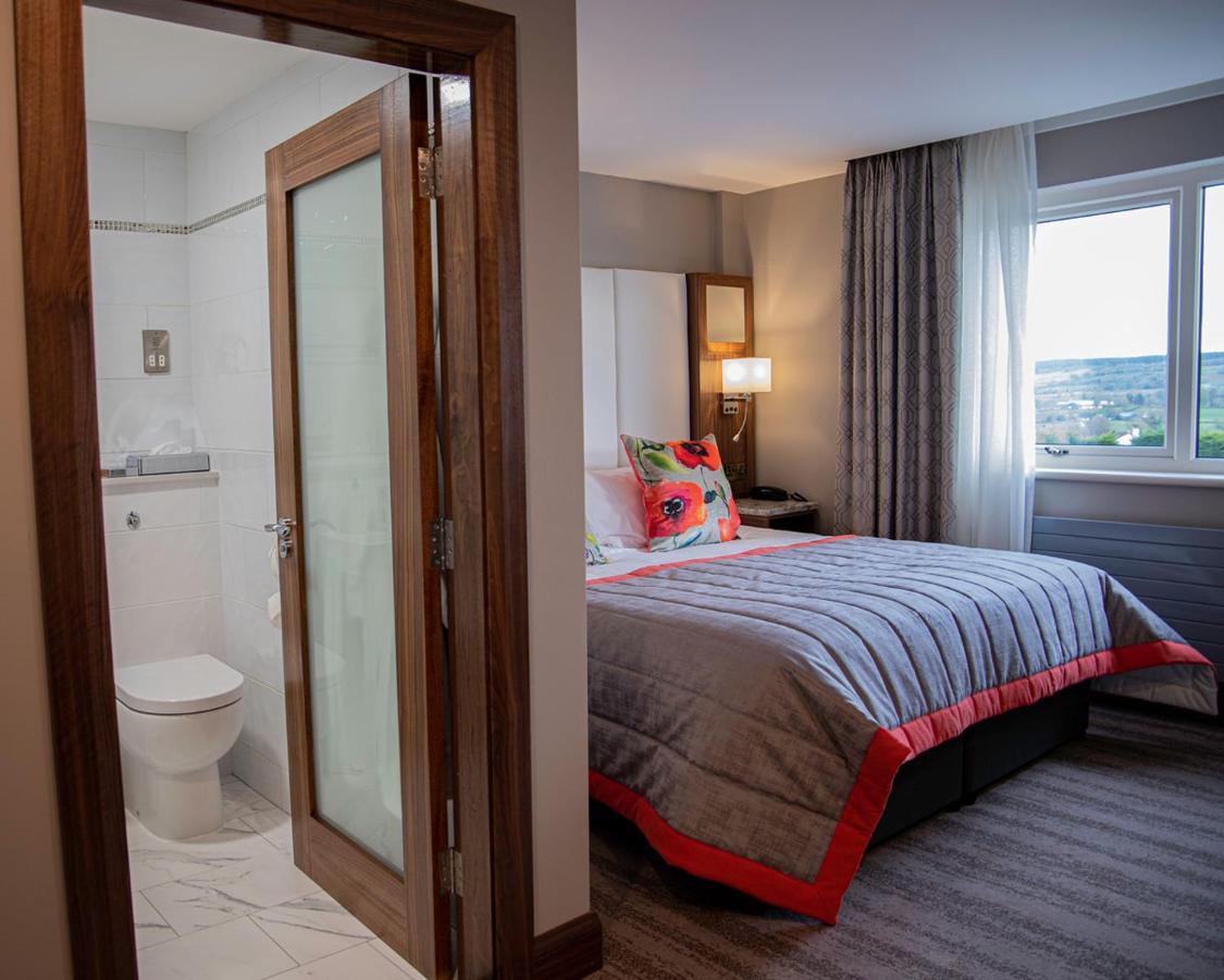 The Valley Hotel & Carriage Gardens Fivemiletown Ngoại thất bức ảnh