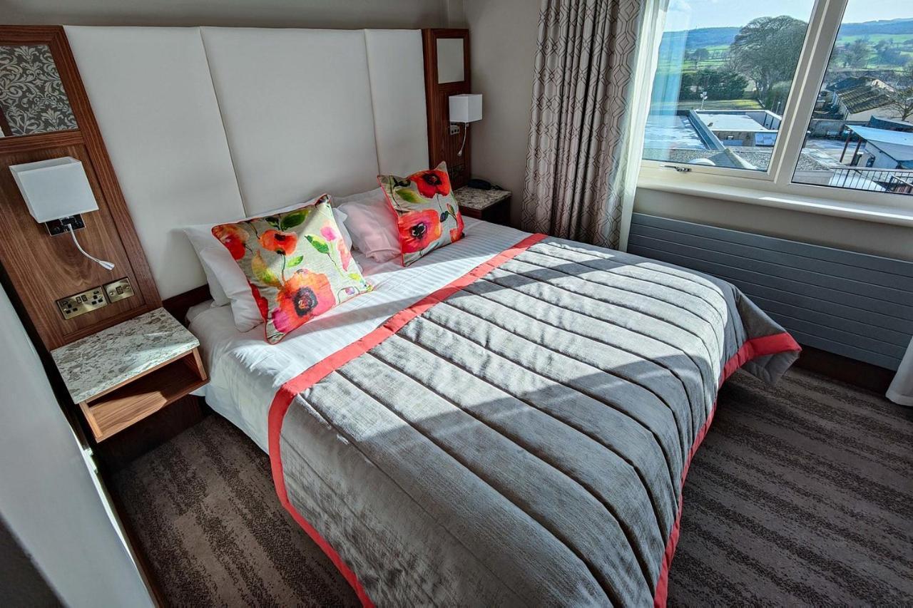 The Valley Hotel & Carriage Gardens Fivemiletown Ngoại thất bức ảnh