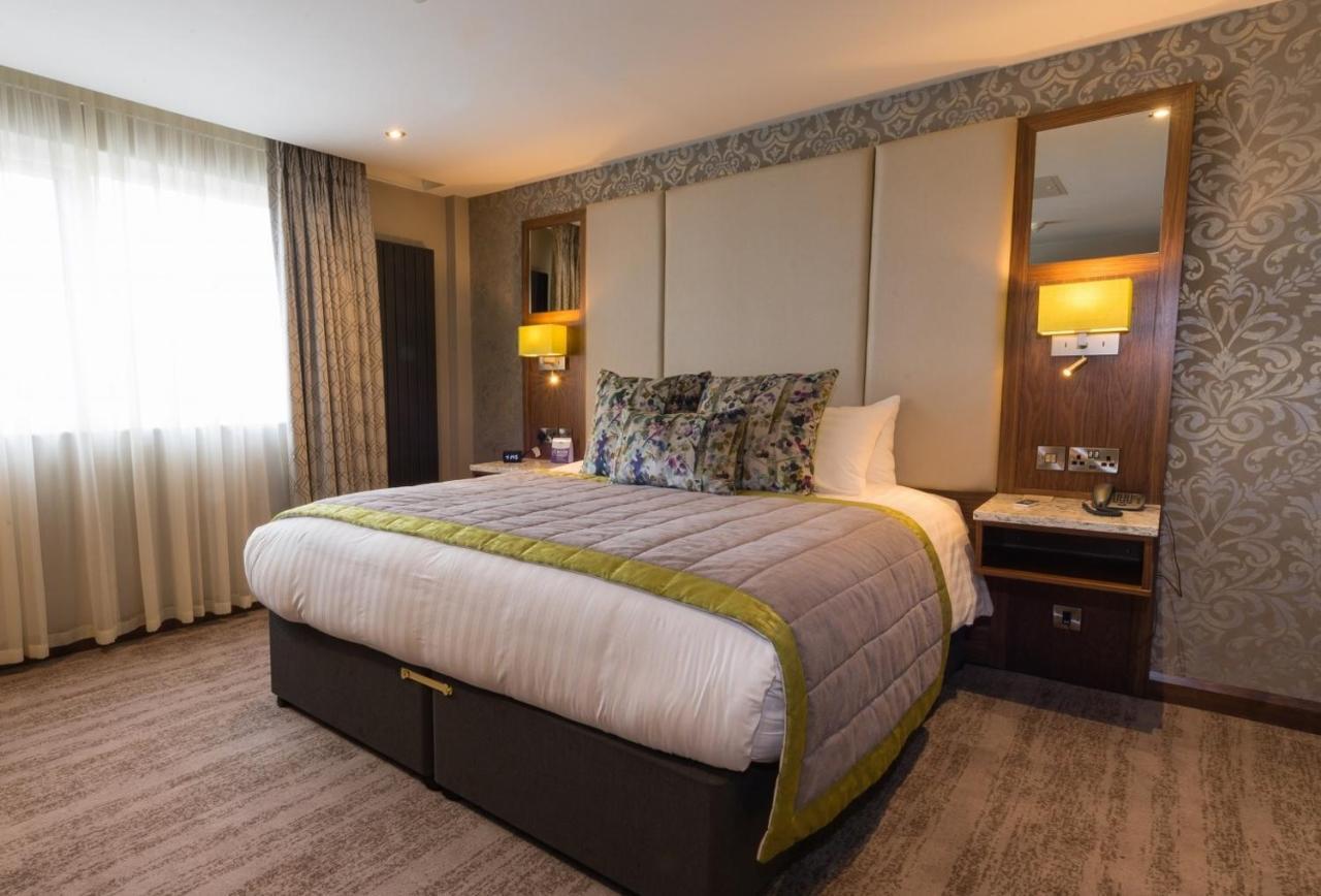 The Valley Hotel & Carriage Gardens Fivemiletown Ngoại thất bức ảnh