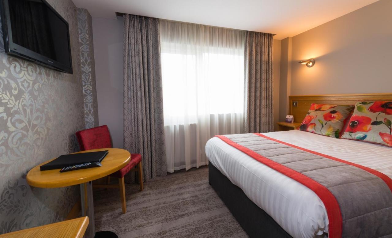 The Valley Hotel & Carriage Gardens Fivemiletown Ngoại thất bức ảnh