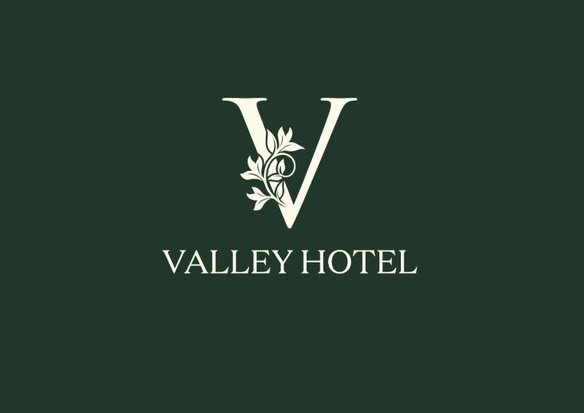 The Valley Hotel & Carriage Gardens Fivemiletown Ngoại thất bức ảnh